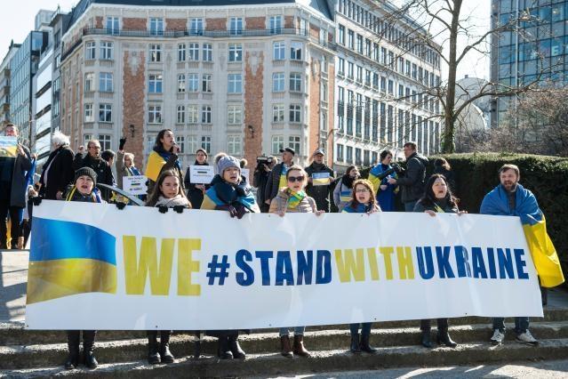 Ukrajna mellett demonstráló európaiak