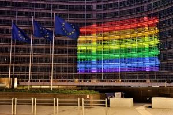 A Berlaymont épülete szivárvány színekben